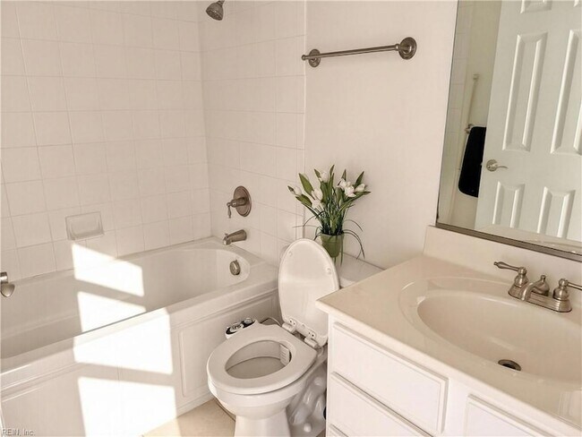 Building Photo - 500 Ocean Trace Arch