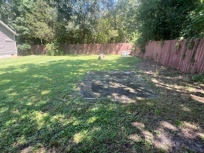 Building Photo - Room in House on Beck St