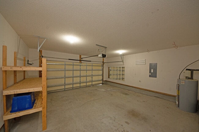 Building Photo - 1112 Huff Dr