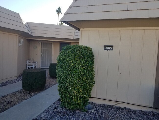 Primary Photo - Spacious 2 bedroom 2 bath Condo