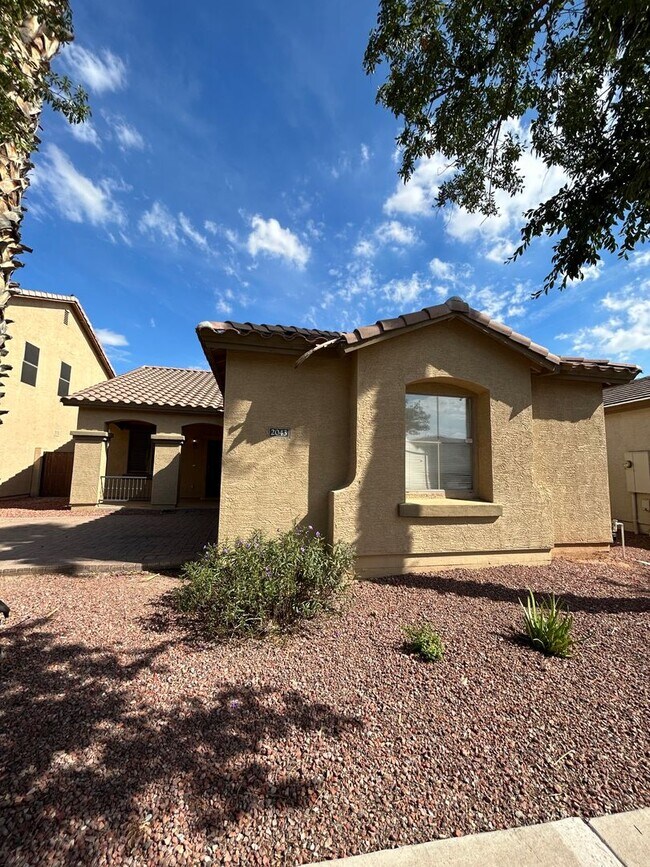 Building Photo - Move in READY! Perfect 3 bed/ 2 bath home ...