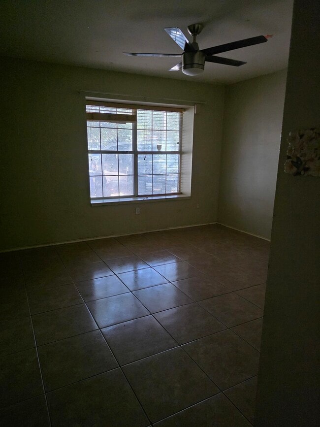 Building Photo - 312 Mescalero Dr