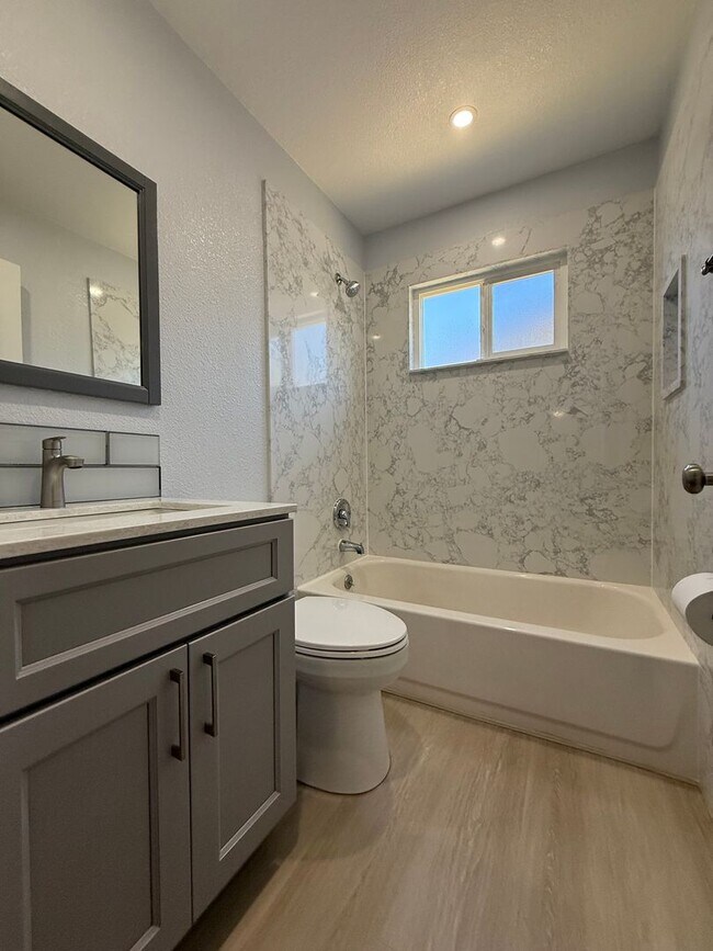 Building Photo - *Beautifully Updated 4 Bedroom, 2 Bathroom Home in Fairfield!*