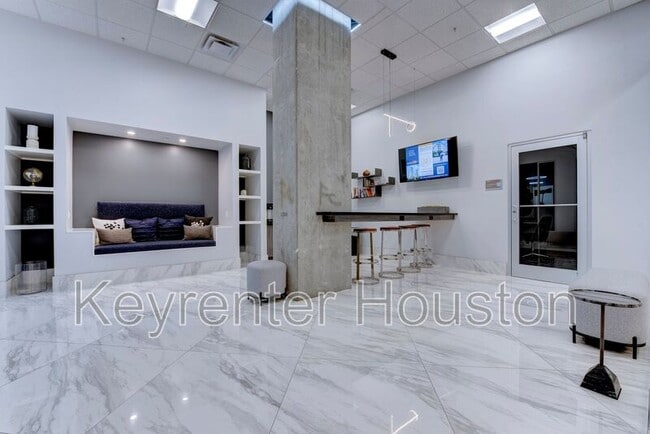 Building Photo - 5925 Almeda Rd