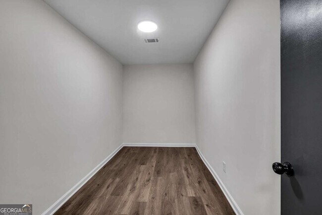 Building Photo - 6881 Hickory Hollow Dr