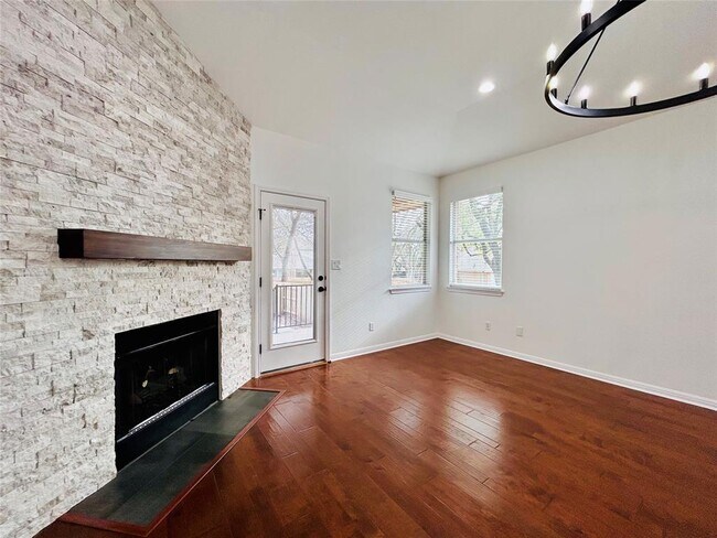 Building Photo - 240 Fort Mabry Loop