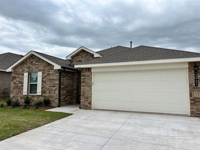 Primary Photo - 2921 Firefly Dr