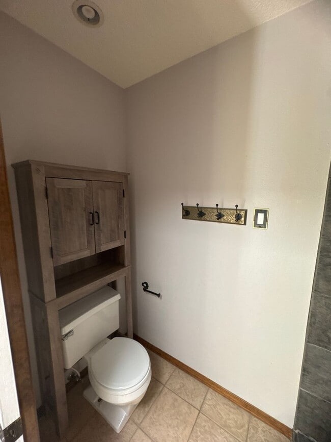 Building Photo - Two-story, four-bedroom, three-bathroom ho...