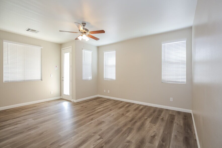 Building Photo - 4404 Altamira Cave Dr