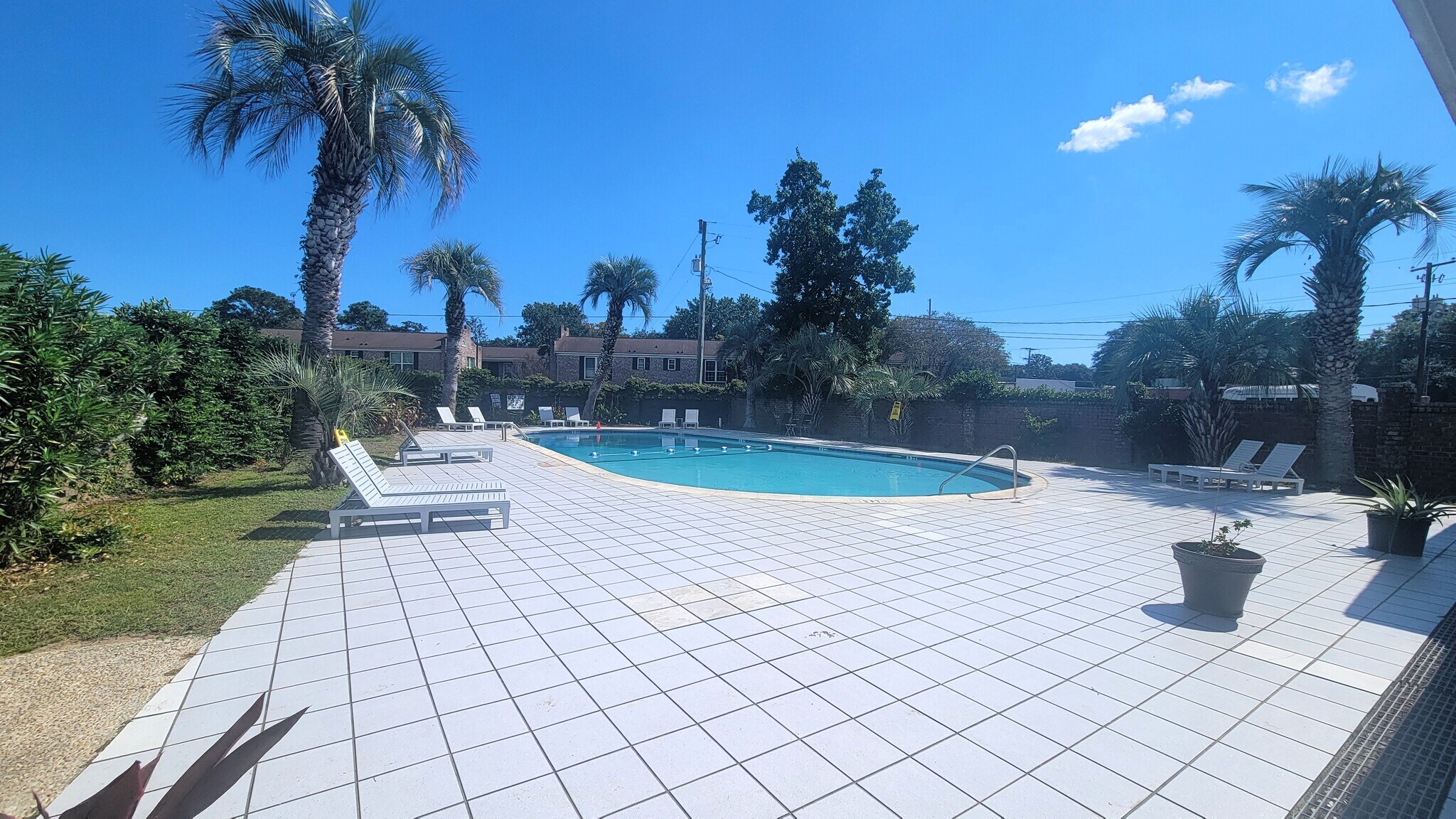 Building Photo - 867 Colony Dr