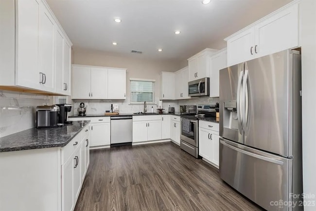 Building Photo - 549 Kiser Ln