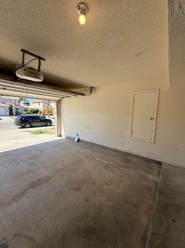 Building Photo - 14157 Tierra Delfin Dr