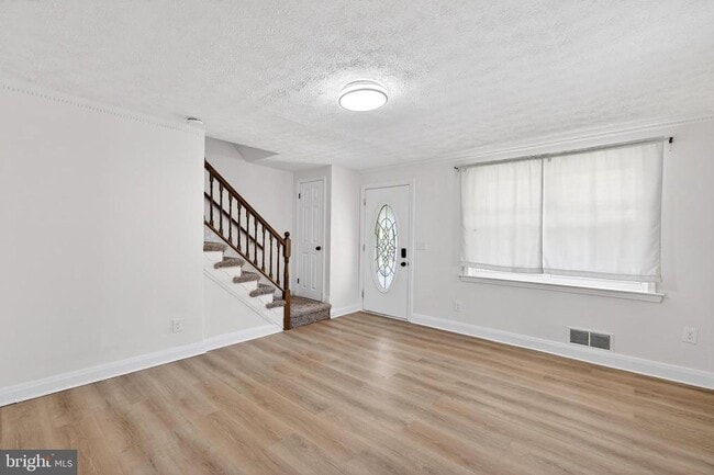 Building Photo - 1870 Yakona Rd