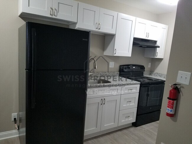 Building Photo - 2485 Deming Ave