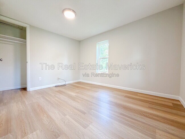 Building Photo - 132 Edgewood St