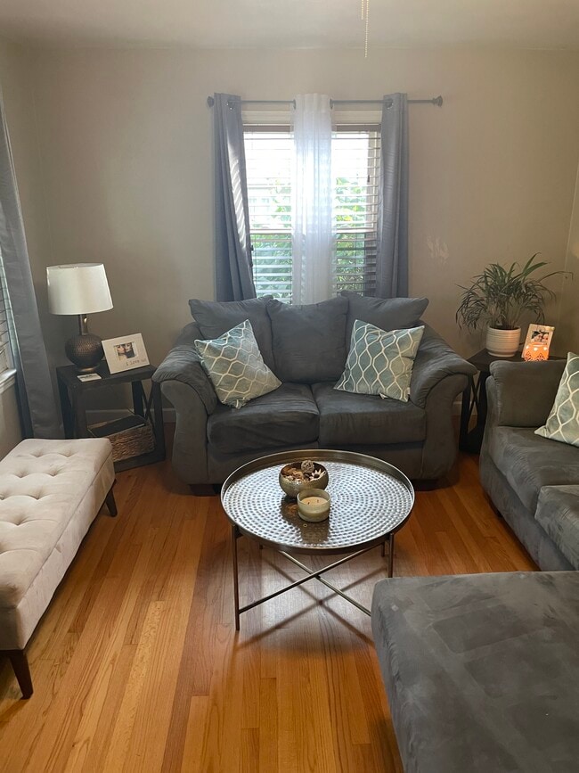 Primary Photo - 935 S 109th St