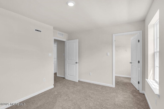 Building Photo - 16 Penny Ln