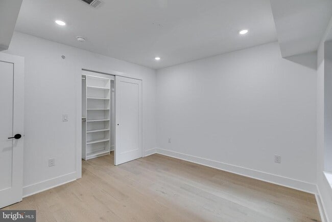 Building Photo - 705 S 19th St