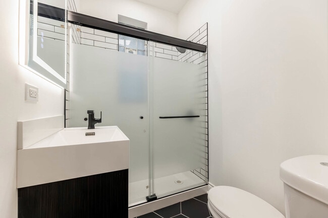 Building Photo - 1511 W Garfield Blvd