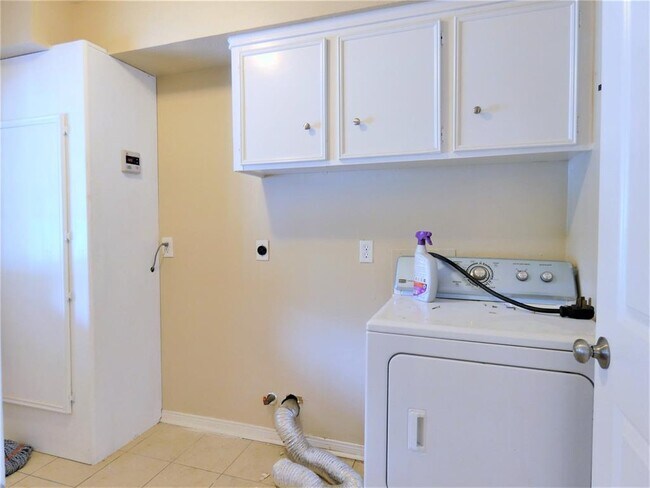 Building Photo - 7511 Renmark Ln