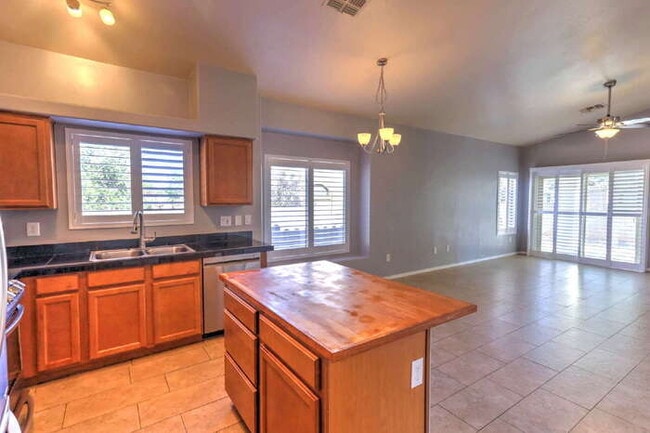 Building Photo - Rancho Sahuarita