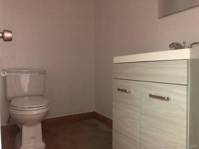 Building Photo - 253 NE 12th Ave