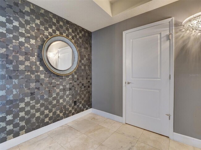 Building Photo - 100 S Eola Dr