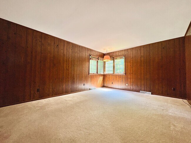 Building Photo - 21485 Wallen Dr