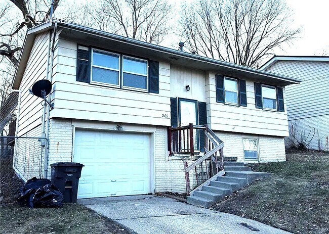 Building Photo - 205 E Wall Ave