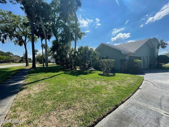 Building Photo - 524 Pelican Bay Dr