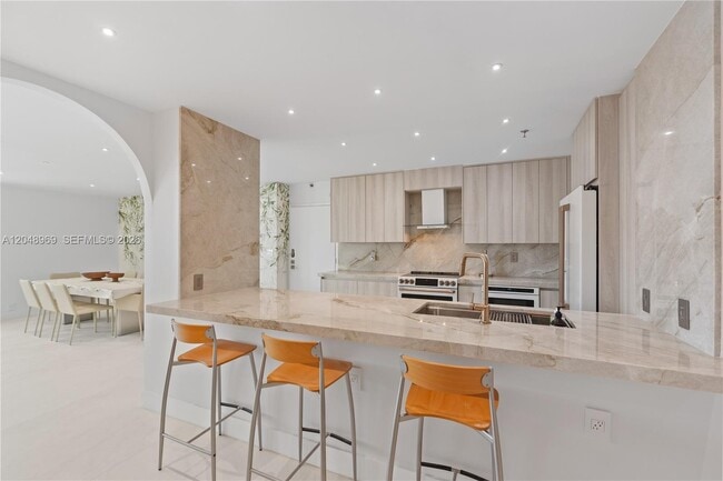 Building Photo - 9511 Collins Ave