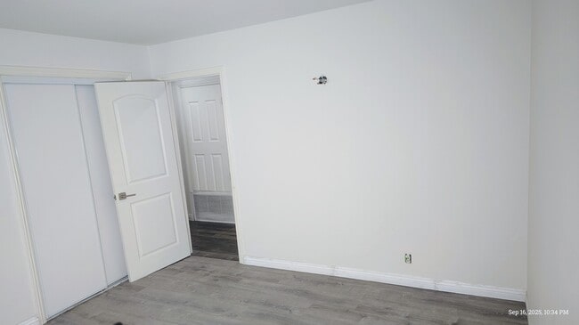 Building Photo - 10613 Hamden Ave