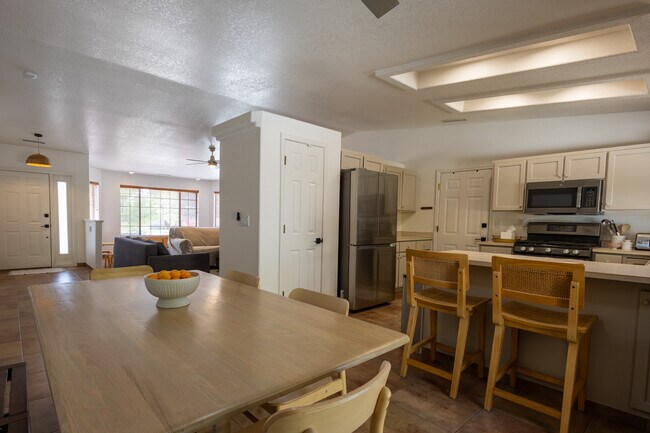 Building Photo - 7313 E Wren Dr