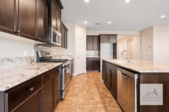 Building Photo - Beautiful Newly 3 Bedroom 2 Bath Home in Madera