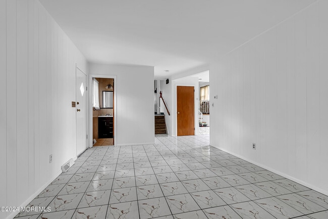 Building Photo - 36 Community Dr