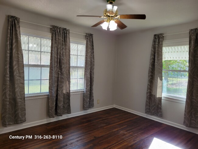 Building Photo - 219 S St Paul St