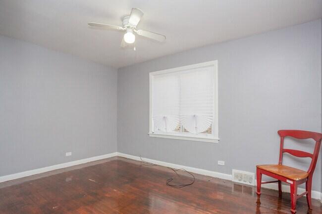 Building Photo - 9111 S Kingston Ave