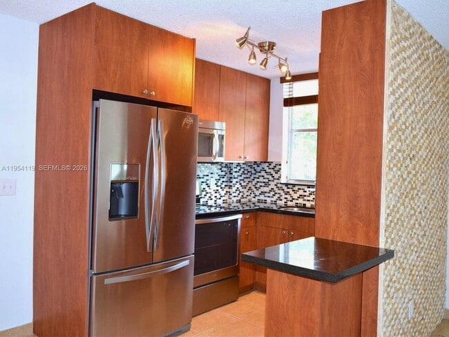 Building Photo - 1801 S Treasure Dr