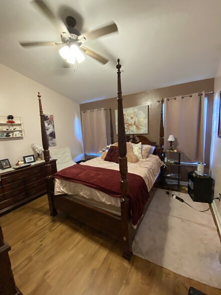 Third floor bedroom with bathroom - 1785 Sea Pine Cir