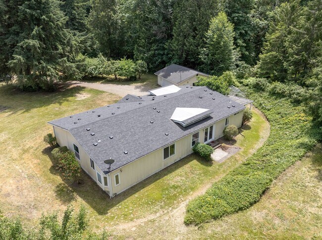 Building Photo - 3-Bedroom Gig Harbor Retreat with Private Setting and Modern Comforts