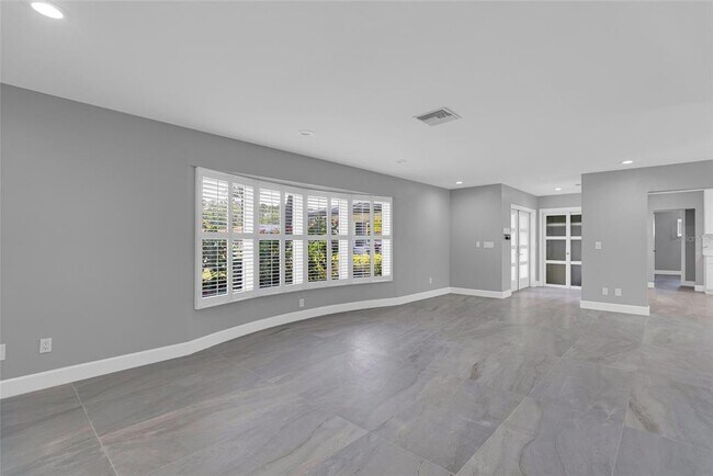 Building Photo - 3944 Doral Dr