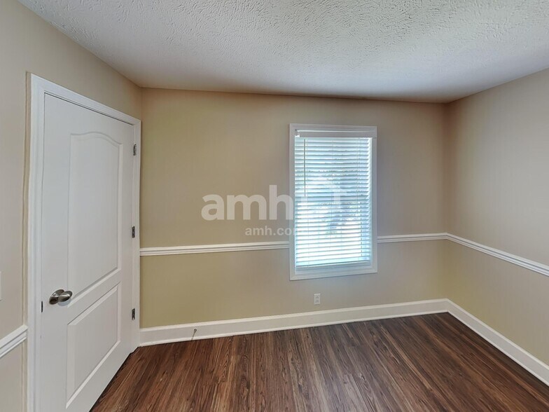 Building Photo - 2140 Aberdeen Cir