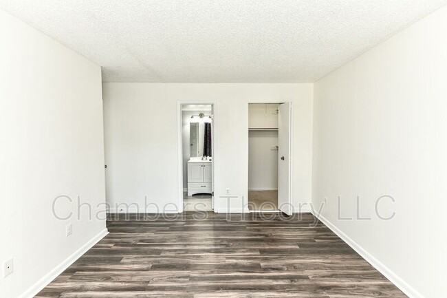Building Photo - 10204 Bushman Dr