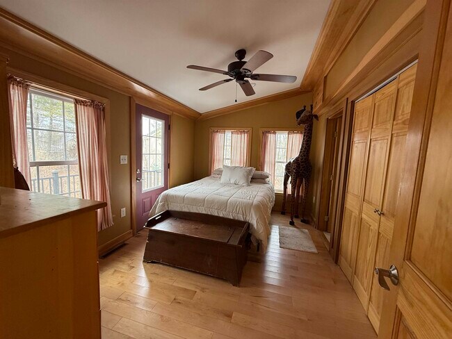 Building Photo - 111 Pendleton Rd