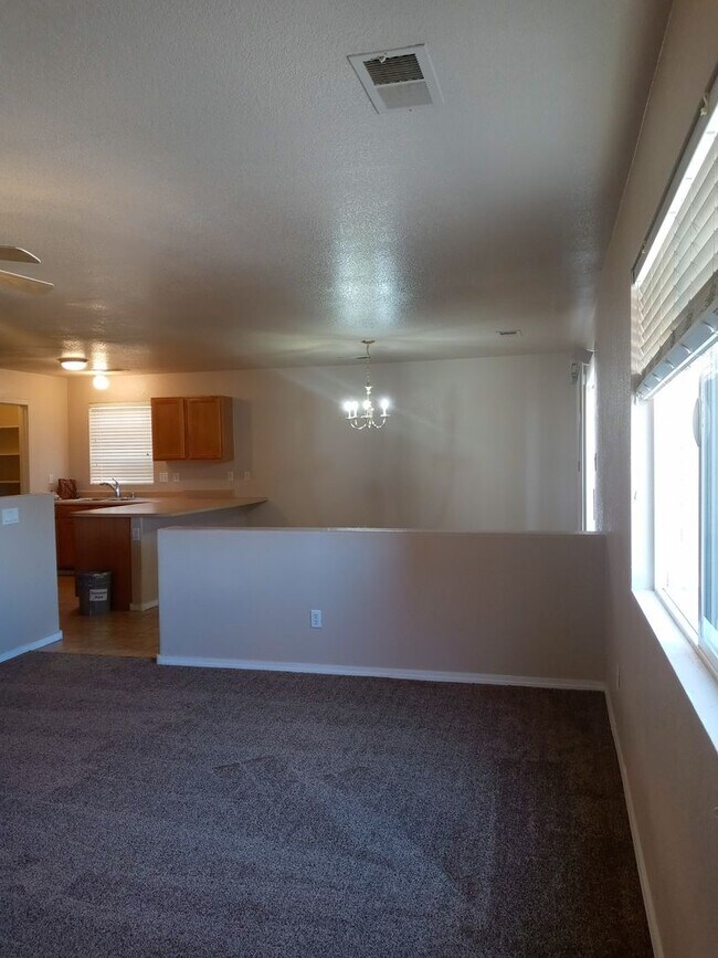 Building Photo - 9900 Sunshine Mesa Dr NW