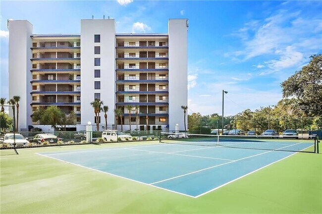 Building Photo - 2780 N Riverside Dr