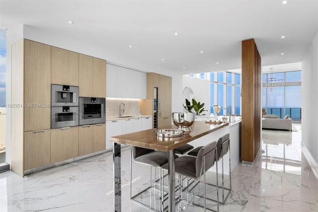 Building Photo - 15701 Collins Ave