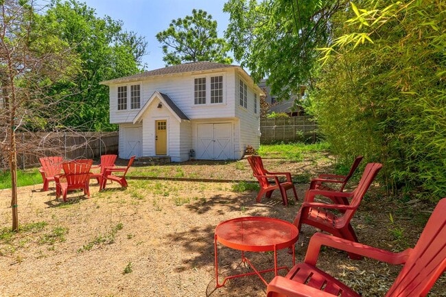 Building Photo - 305 Lockhart Dr