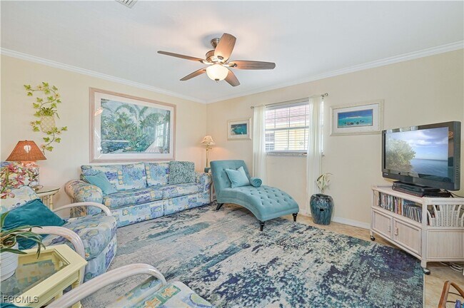 Building Photo - 572 105th Ave N