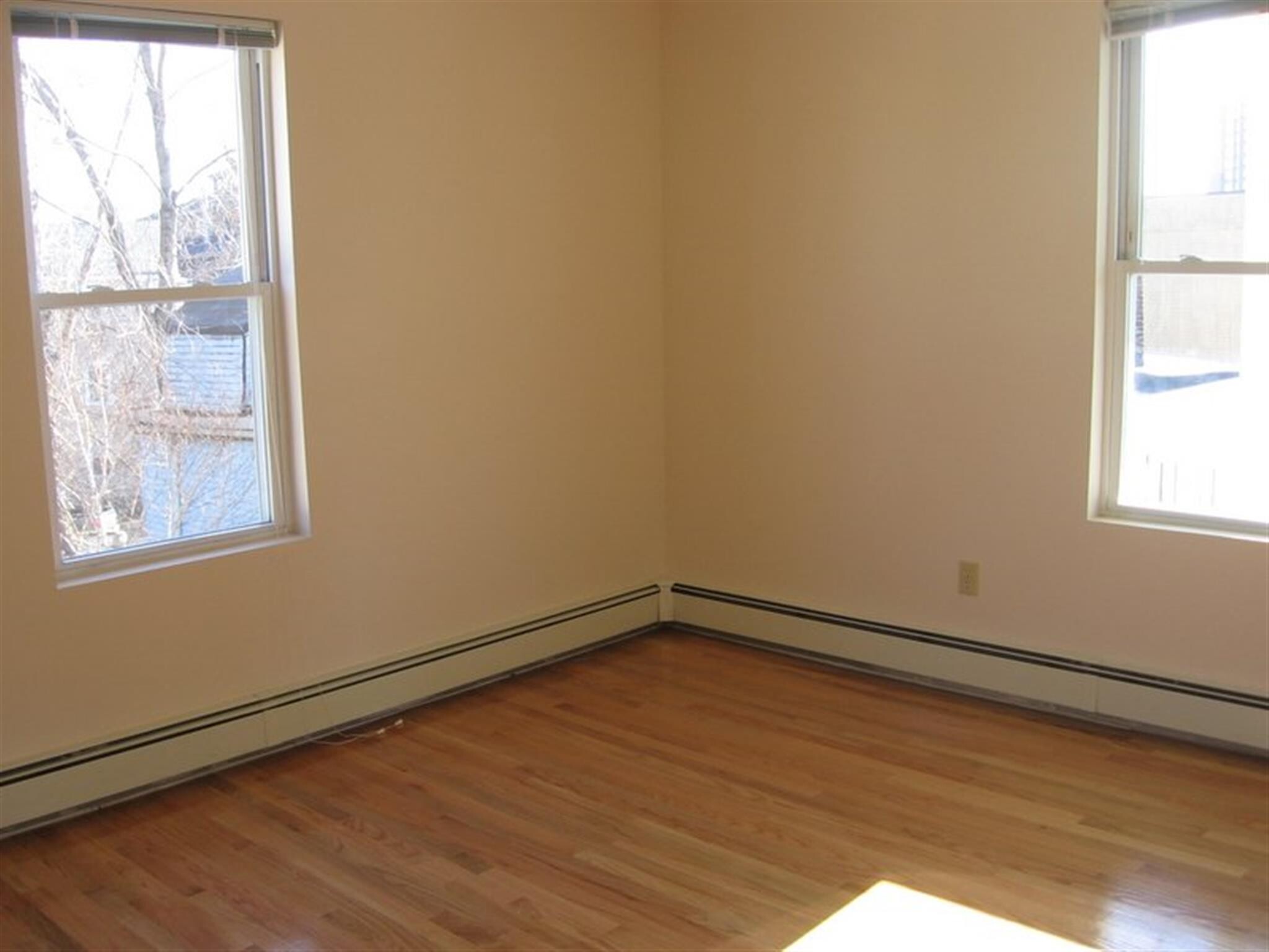 Building Photo - 344 Putnam Ave